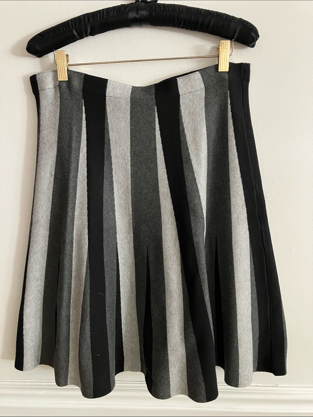Sioni Black & and shades of Gray Vertical Stripe A-Line Skirt